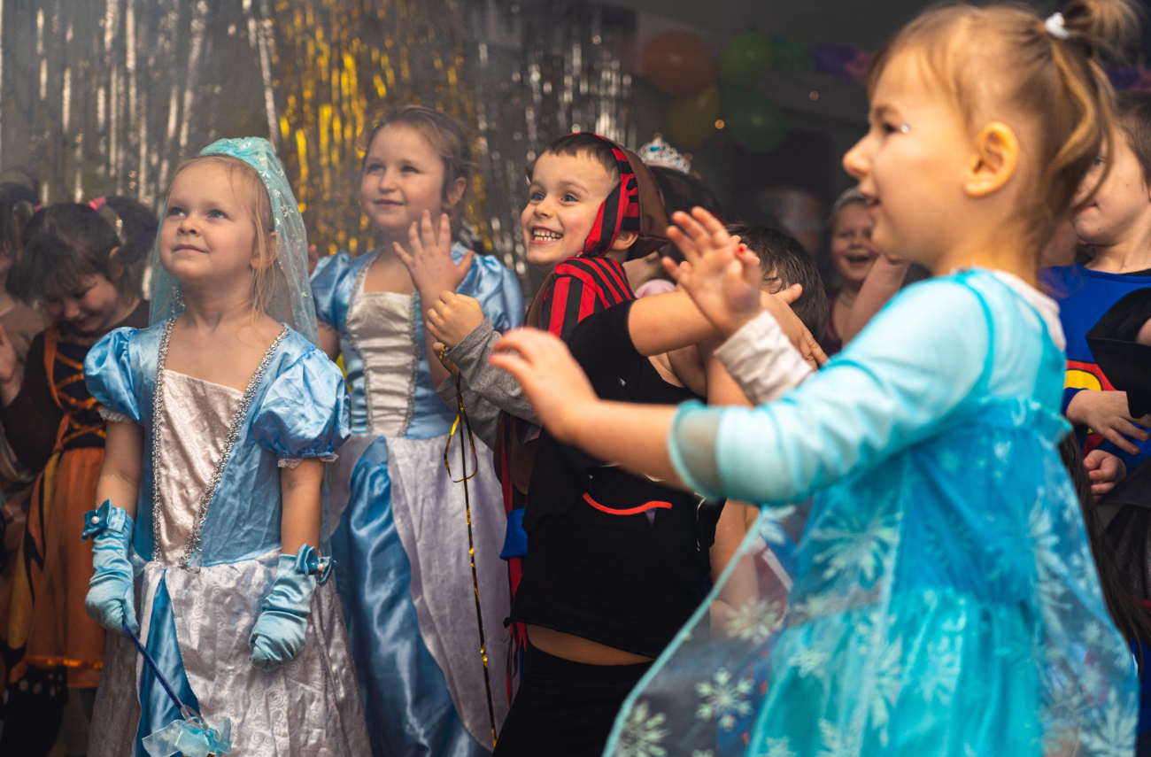 Tak się bawią przedszkolaki. Bal w Jarzębince