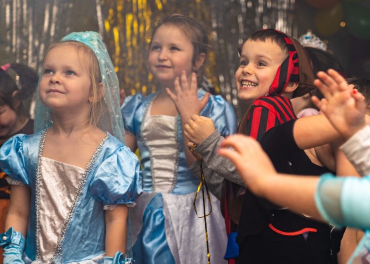 Tak się bawią przedszkolaki. Bal w Jarzębince