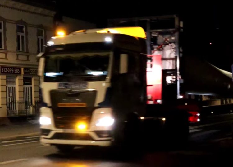 Nietypowy widok na ulicach Strzałkowa. Zobacz film