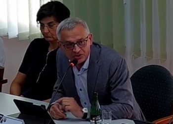 Radny o „kraczących ptaszyskach”. Boi się o szpital