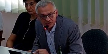 Radny o „kraczących ptaszyskach”. Boi się o szpital