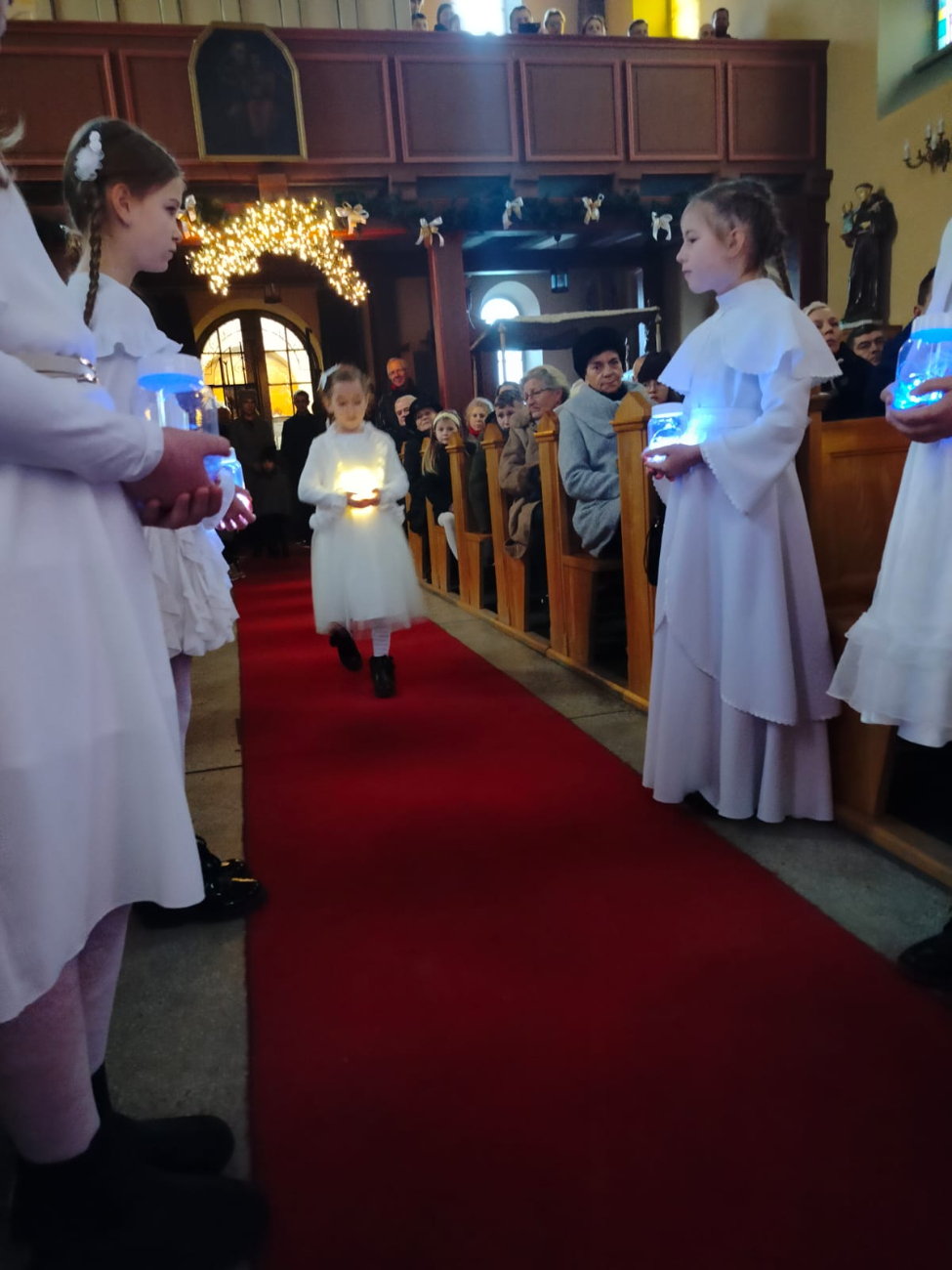 Zbawiciel przyszedł na ziemię, otworzysz Mu serca drzwi?