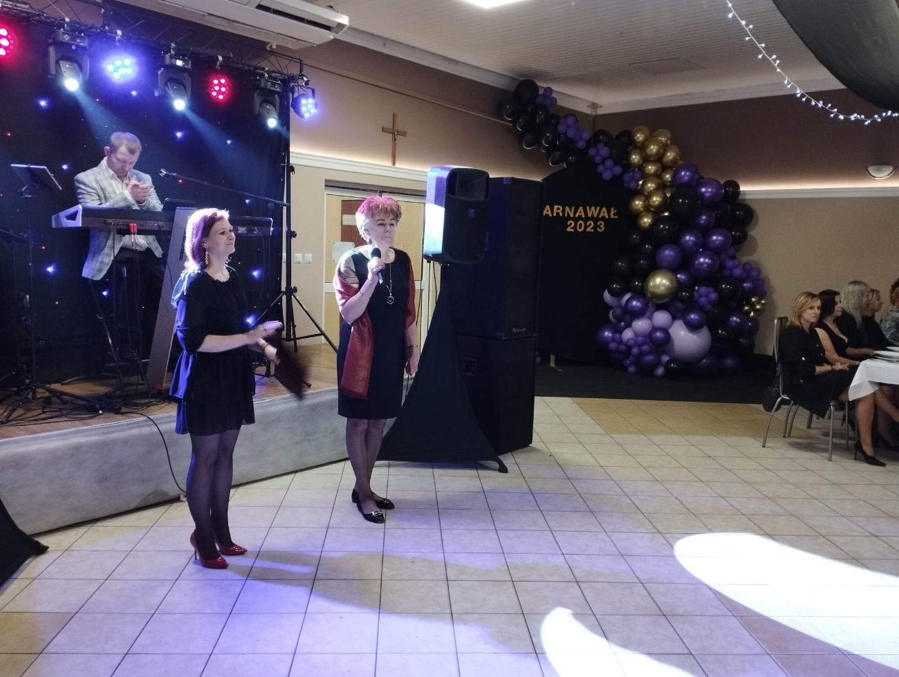 Szkoła w Drążnej zaprosiła na bal. Zobacz zdjęcia