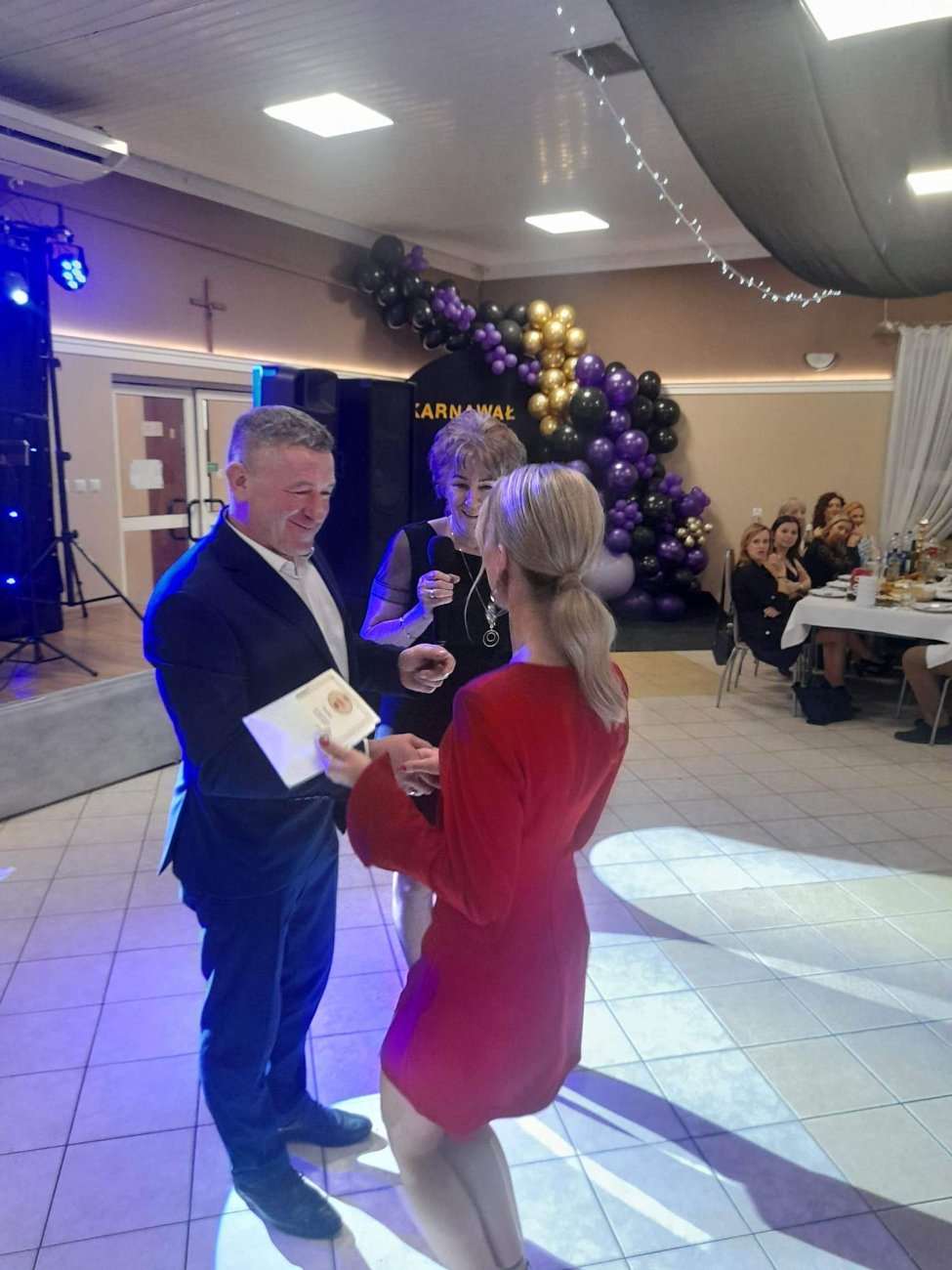 Szkoła w Drążnej zaprosiła na bal. Zobacz zdjęcia