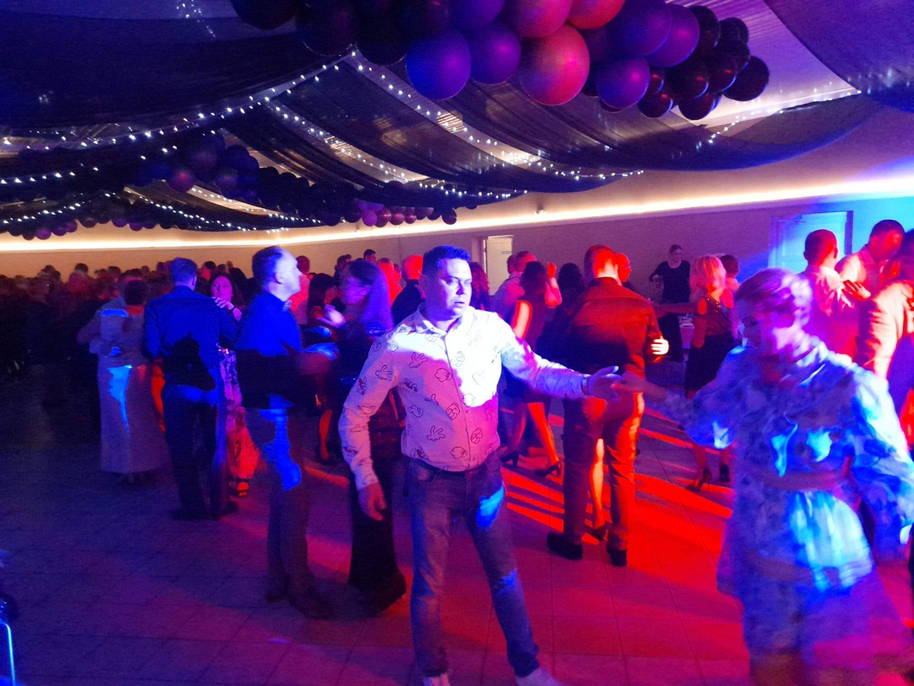 Szkoła w Drążnej zaprosiła na bal. Zobacz zdjęcia