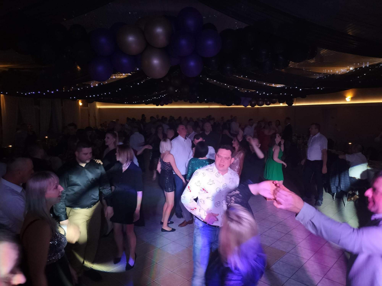 Szkoła w Drążnej zaprosiła na bal. Zobacz zdjęcia