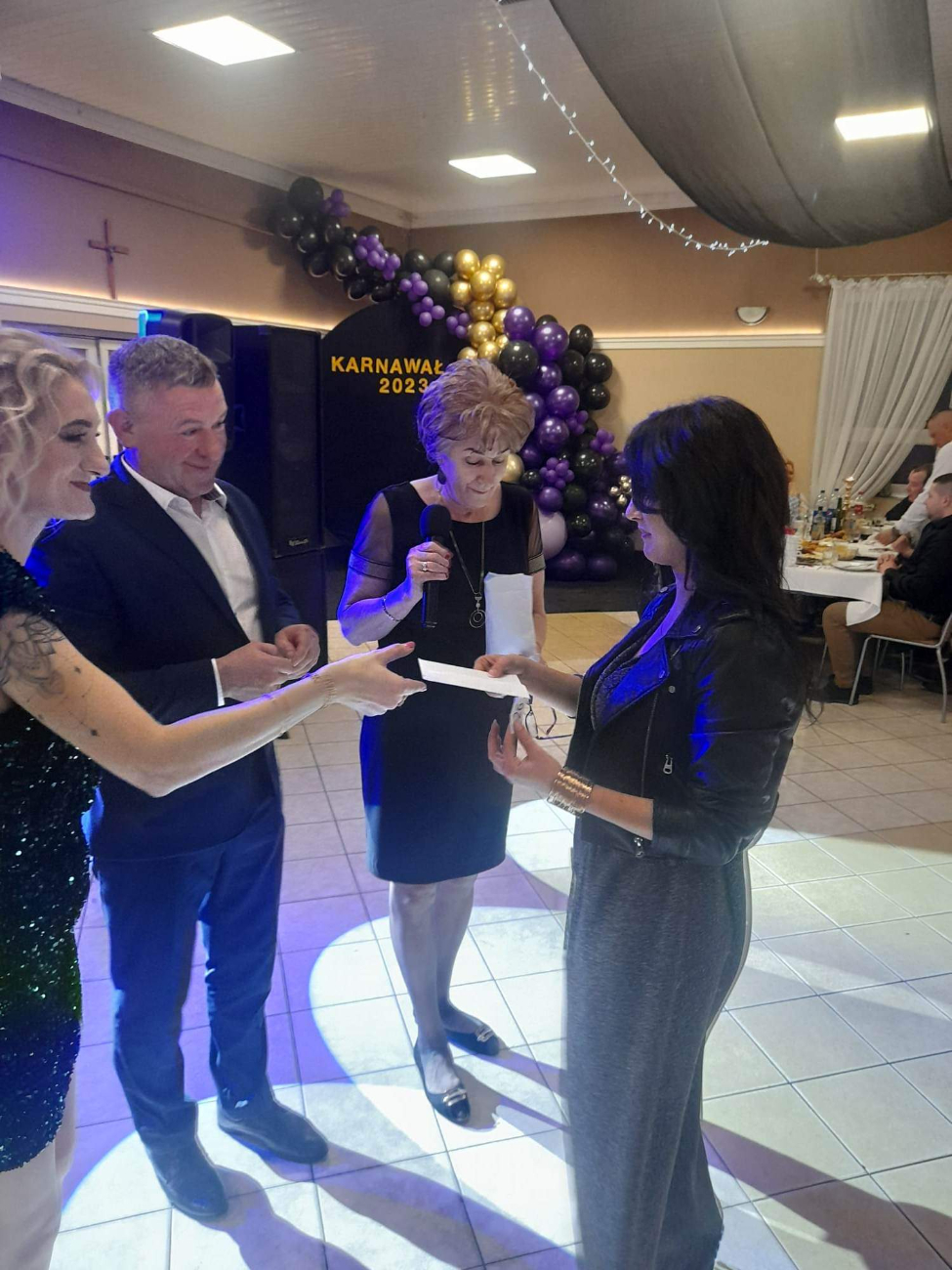 Szkoła w Drążnej zaprosiła na bal. Zobacz zdjęcia