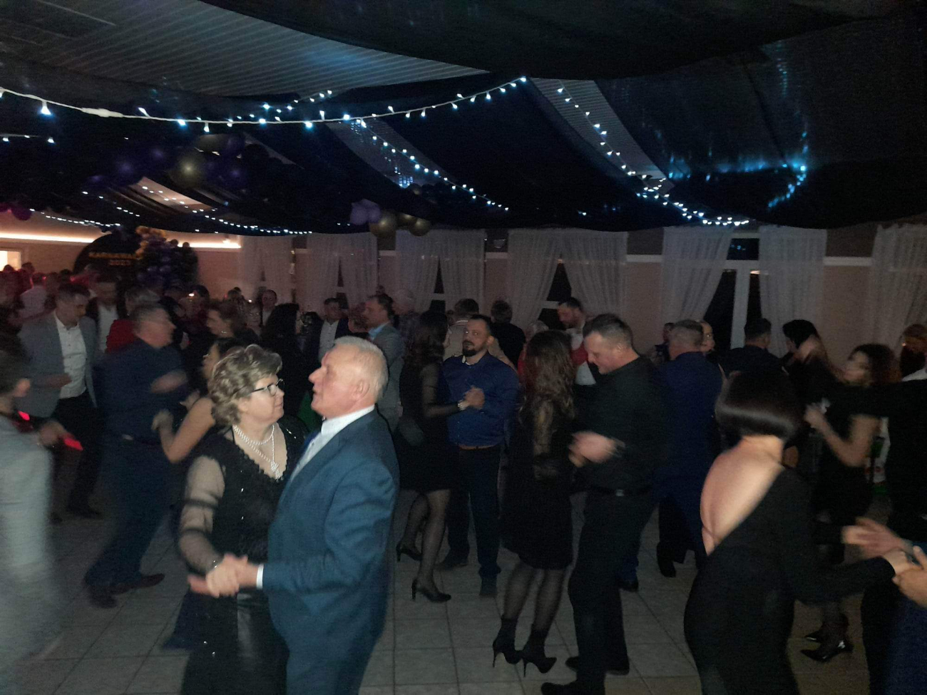 Szkoła w Drążnej zaprosiła na bal. Zobacz zdjęcia