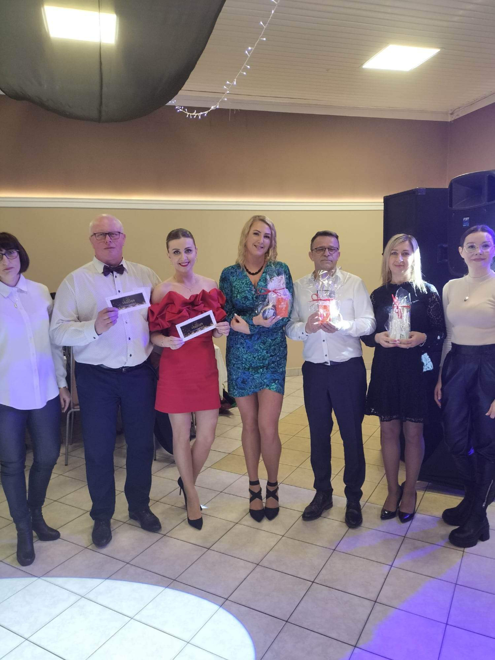 Szkoła w Drążnej zaprosiła na bal. Zobacz zdjęcia