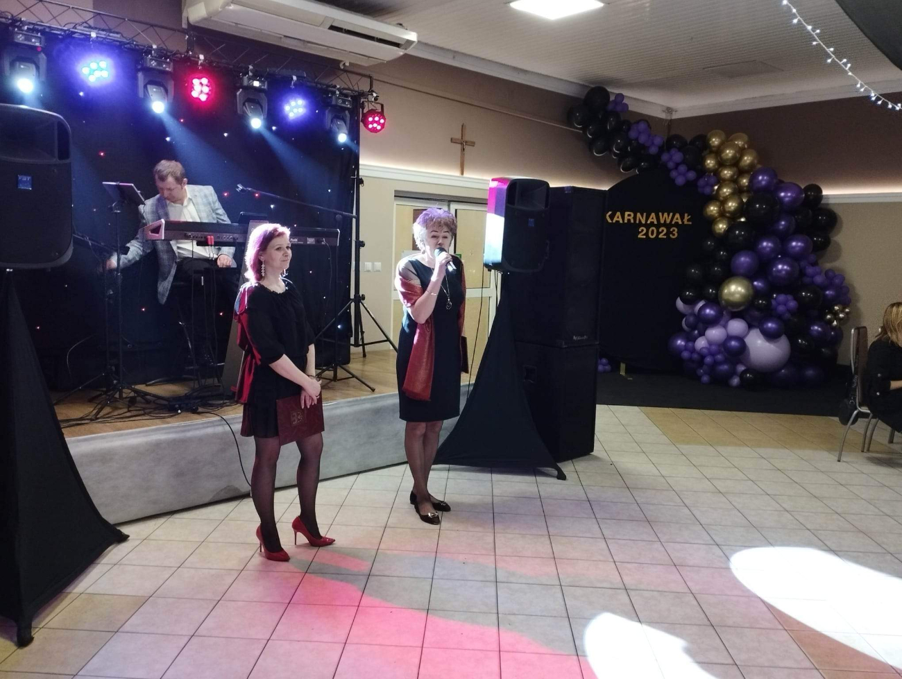 Szkoła w Drążnej zaprosiła na bal. Zobacz zdjęcia