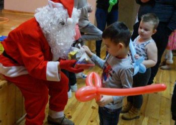 Rewelacyjna choinka w Kowalewie Opactwie