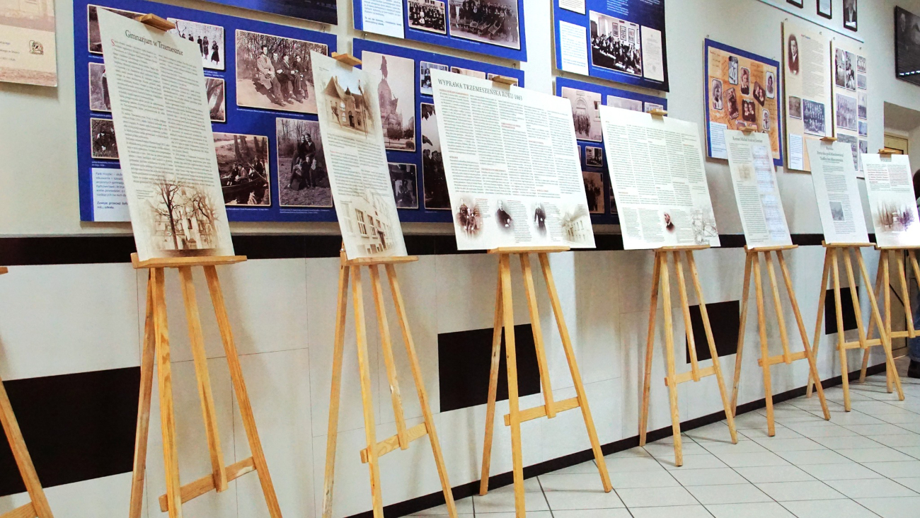 Wystawa w LO oficjalnie otwarta