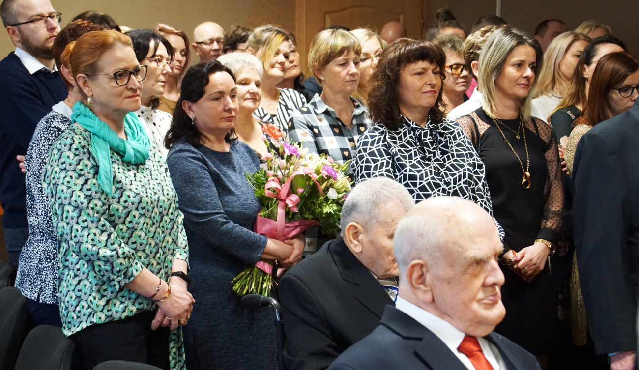 Podziękowali pani dyrektor za 44 lata pracy