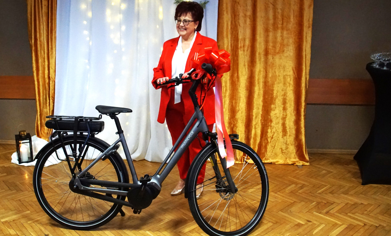 Podziękowali pani dyrektor za 44 lata pracy