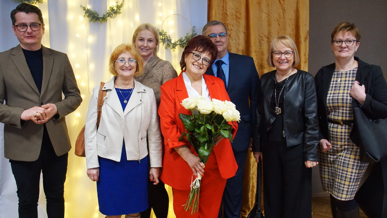 Podziękowali pani dyrektor za 44 lata pracy