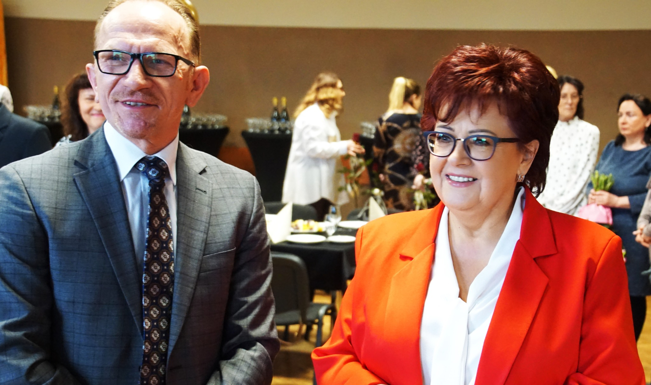 Podziękowali pani dyrektor za 44 lata pracy