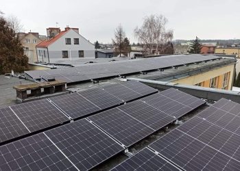 Panele na miejskich budynkach. Zakończyli instalację