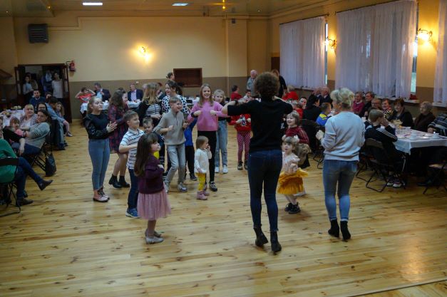 Rewelacyjna choinka w Kowalewie Opactwie