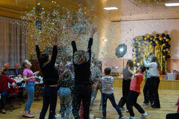 Rewelacyjna choinka w Kowalewie Opactwie