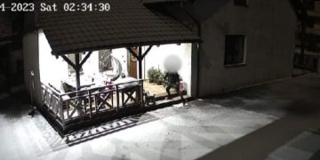 Próbował się włamać do domu? Wszystko nagrała kamera