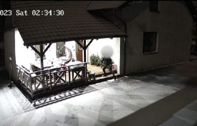Próbował się włamać do domu? Wszystko nagrała kamera