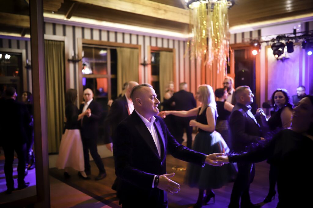 Proboszcz zorganizował bal. Świetna zabawa i pomoc Ukrainie ZDJĘCIA