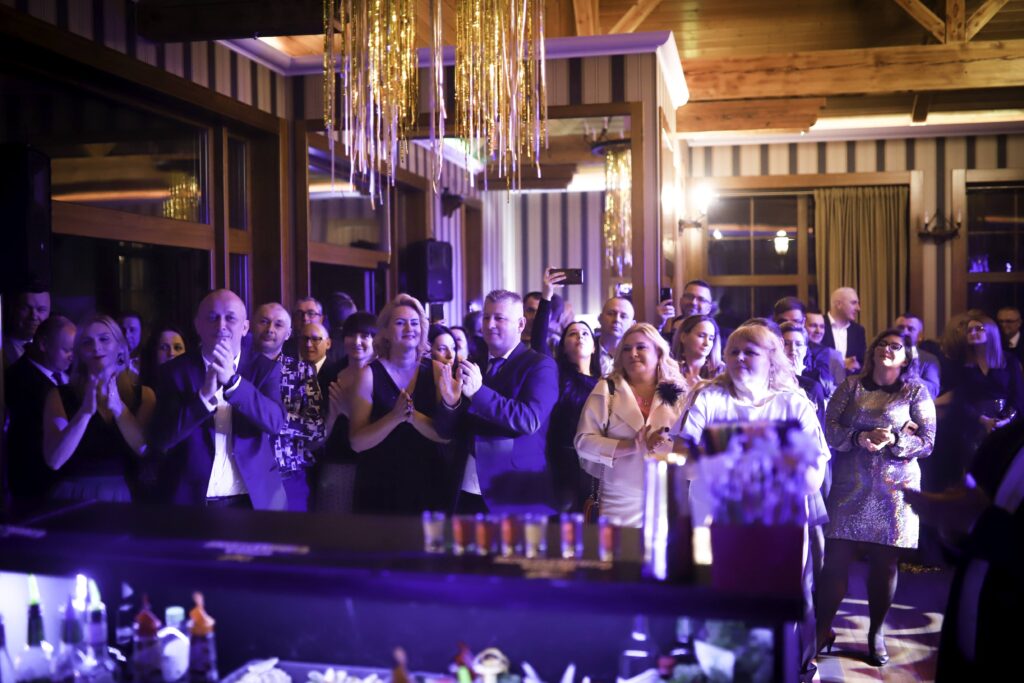 Proboszcz zorganizował bal. Świetna zabawa i pomoc Ukrainie ZDJĘCIA