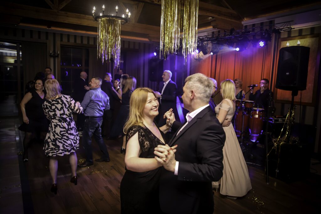 Proboszcz zorganizował bal. Świetna zabawa i pomoc Ukrainie ZDJĘCIA