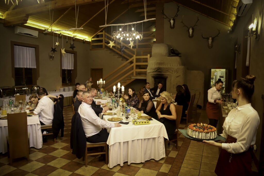 Proboszcz zorganizował bal. Świetna zabawa i pomoc Ukrainie ZDJĘCIA