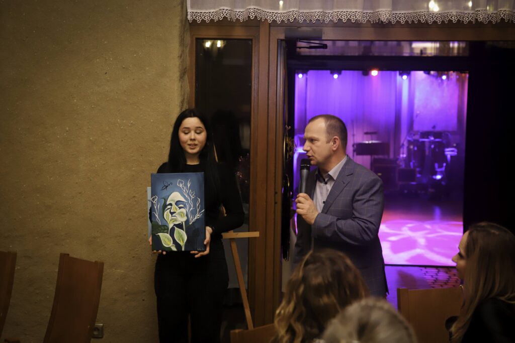 Proboszcz zorganizował bal. Świetna zabawa i pomoc Ukrainie ZDJĘCIA