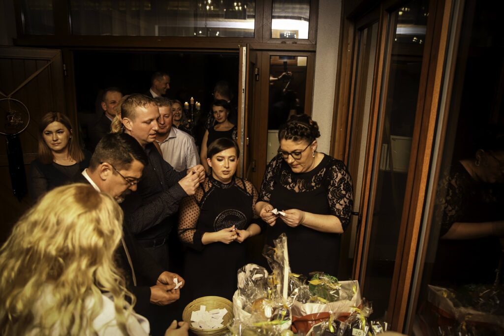 Proboszcz zorganizował bal. Świetna zabawa i pomoc Ukrainie ZDJĘCIA