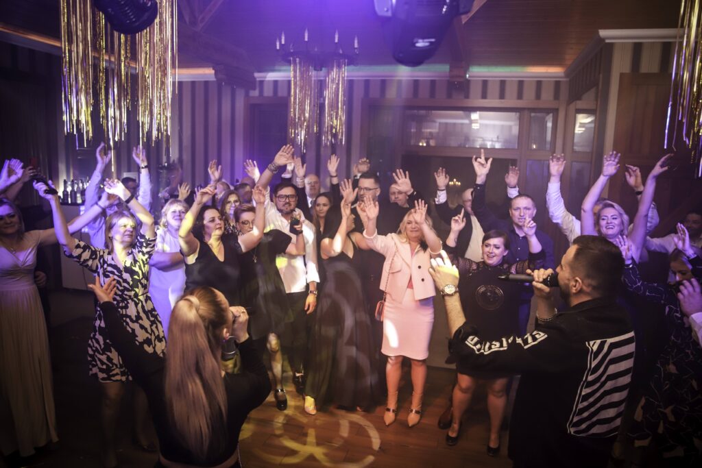 Proboszcz zorganizował bal. Świetna zabawa i pomoc Ukrainie ZDJĘCIA