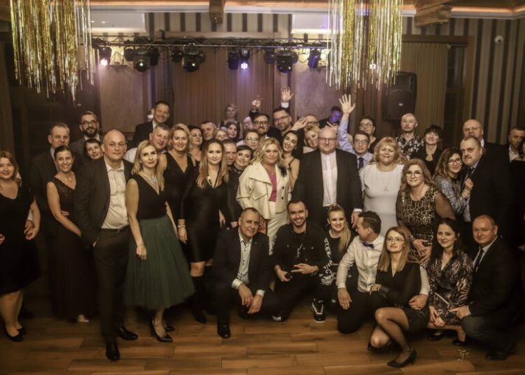 Proboszcz zorganizował bal. Świetna zabawa i pomoc Ukrainie ZDJĘCIA