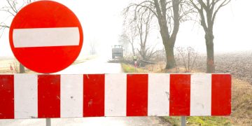 Ruszyła wycinka. Na czas prac droga jest zamknięta