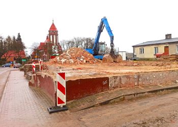 Wielkie burzenie w Ostrowitem rozpoczęte