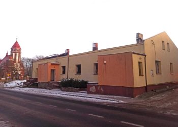 Budynek już bez okien i dachu. Wkrótce cały zniknie