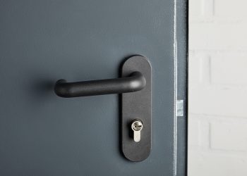 Drzwi wewnętrznoklatkowe w  nowoczesnym domu