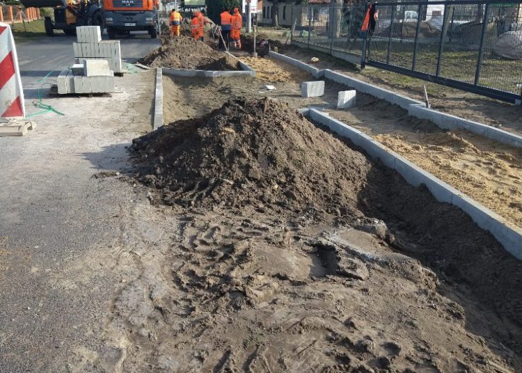 Powiat buduje chodnik w Kotuni