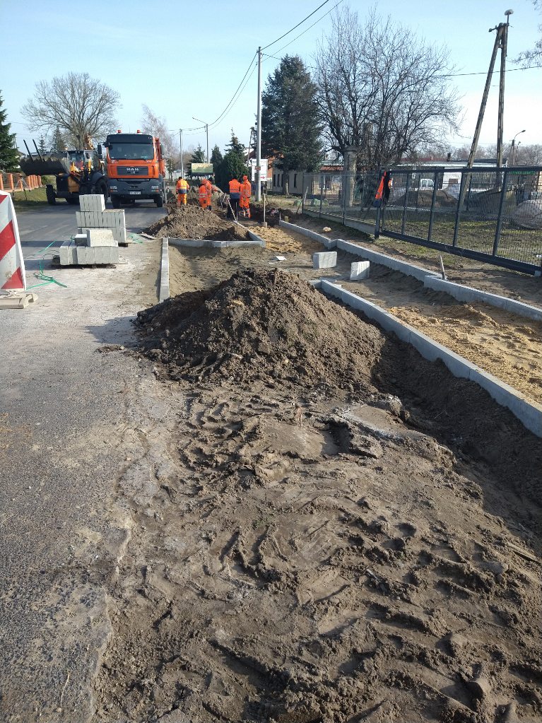 Powiat buduje chodnik w Kotuni