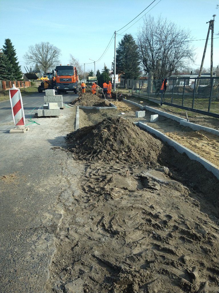 Powiat buduje chodnik w Kotuni