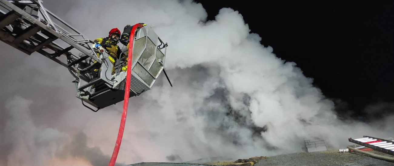 Ponad 60 strażaków walczyło z ogniem