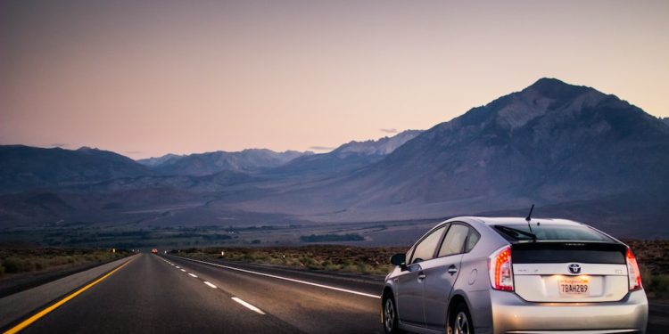 Sprowadzenie samochodu z Belgii do Słupcy. Jak przebiegają procedury?