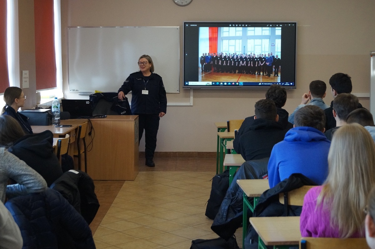 Promowali zawód w klasach policyjnych