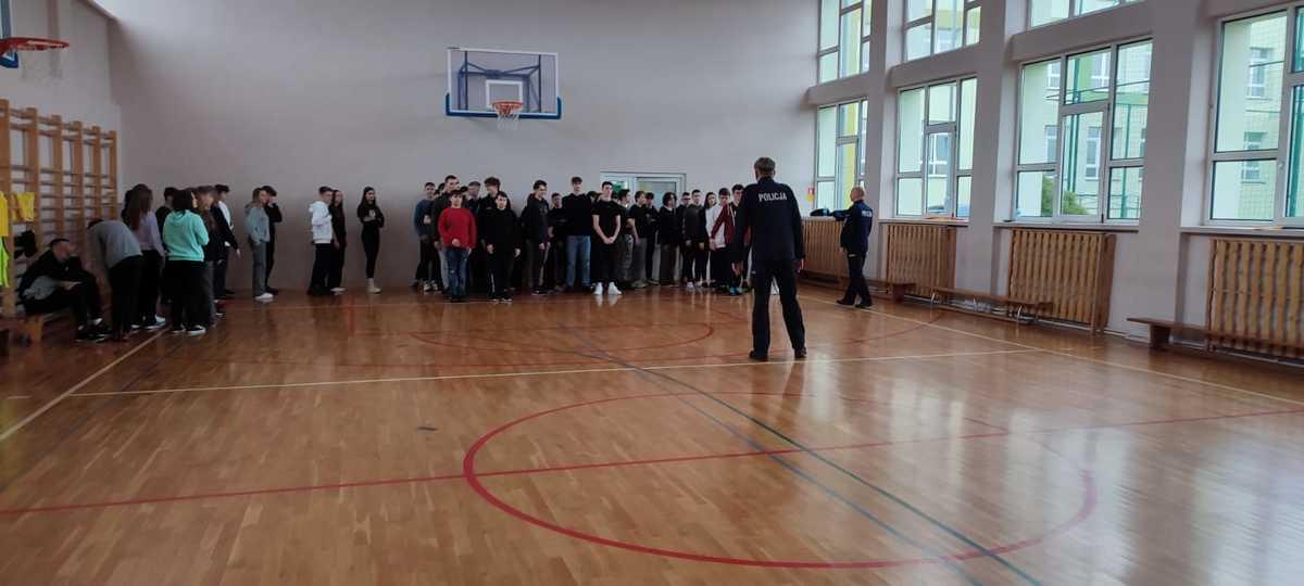 Promowali zawód w klasach policyjnych
