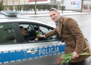 Burmistrz rozdawał tulipany