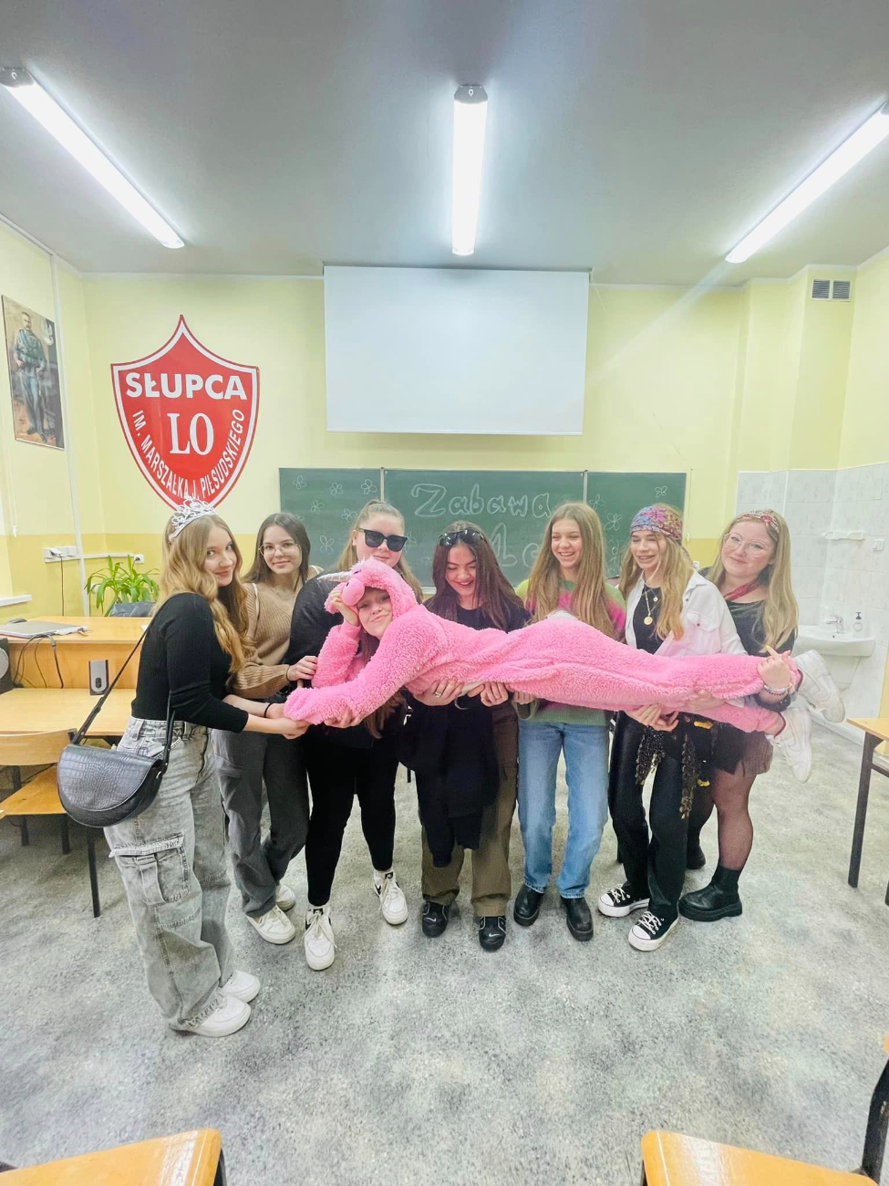 Dzisiaj nie ma lekcji. Jest integracja i zabawa ZDJĘCIA