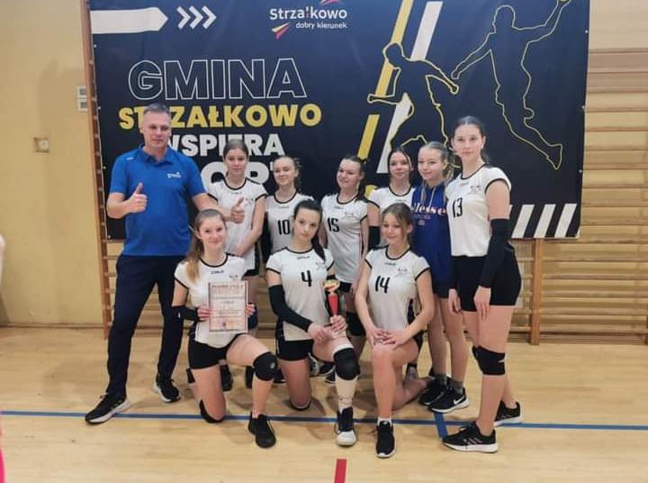 Strzałkowskie siatkarki drugie w rejonie