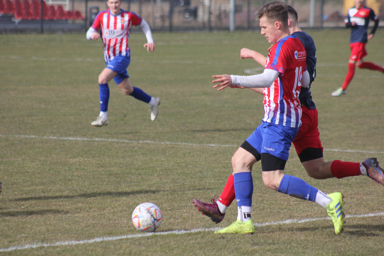 Piłkarska inauguracja wiosny. Polanin ogrywa Polonię