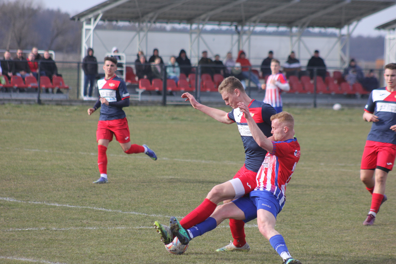 Piłkarska inauguracja wiosny. Polanin ogrywa Polonię