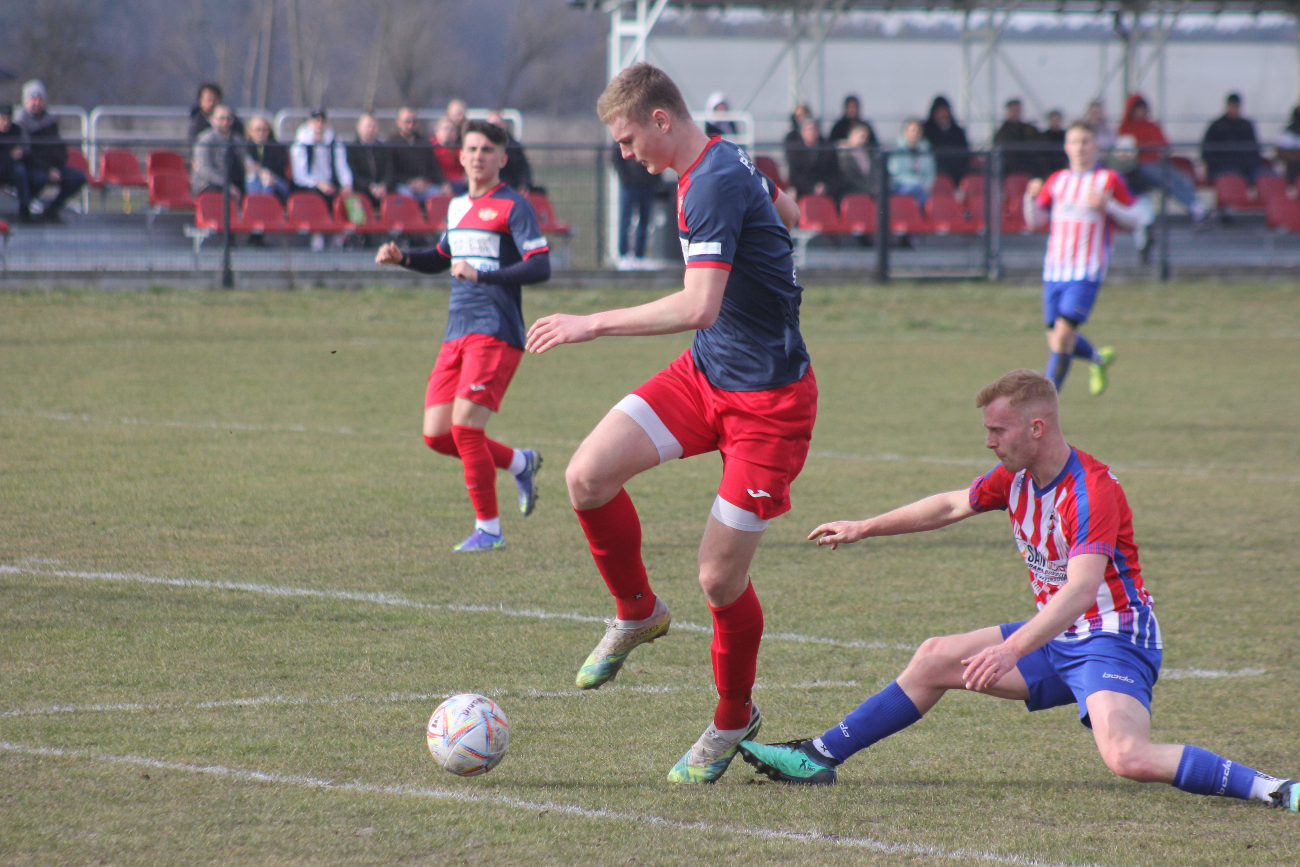 Piłkarska inauguracja wiosny. Polanin ogrywa Polonię